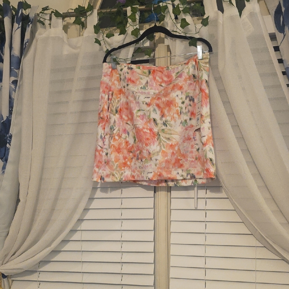 NWT VOGO ATHLETICA  Multicolored Floral Mini Skorts SIZE XL.